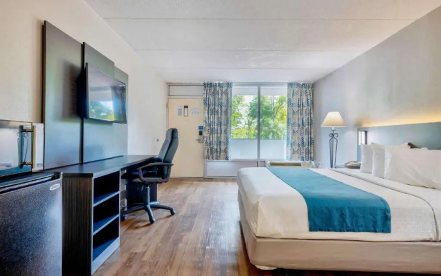 Econo Lodge Coliseum