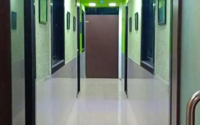 OYO 80898 The Om Sai Residency