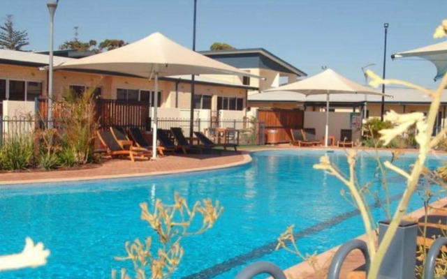 Broadwater Mariner Resort