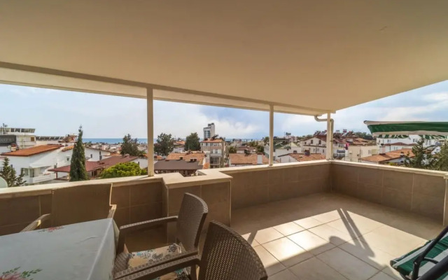 Spacious and Central Apartment near Lara Beach in Muratpasa, Antalya