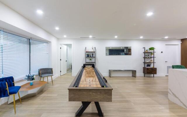 Cozy New Villa w/Cool Cabana+Fire Pit & Games