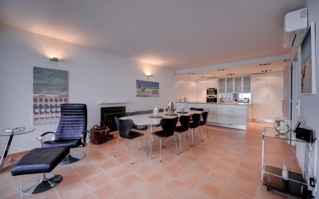 The Fantastic Beach House of Luz