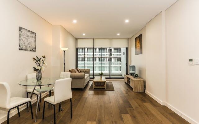 New Bright Apartment In Waterloo