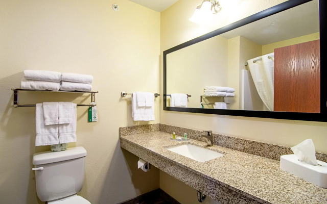 Cobblestone Hotel & Suites - Paxton