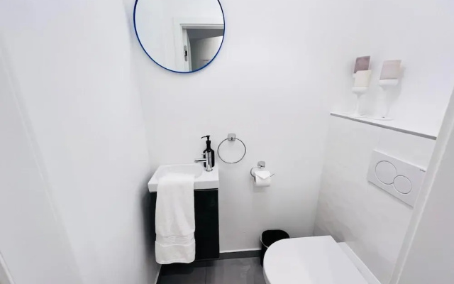 Lovely 1 bedroom flat w balcony&parking