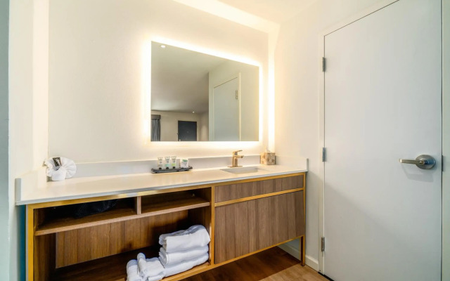 Trend Hotel at LAX Airport