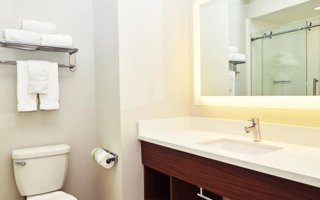 Holiday Inn Express & Suites Corona by IHG