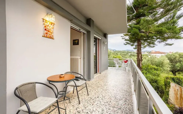 Seaside Family Haven - Avia s Spacious Getaway