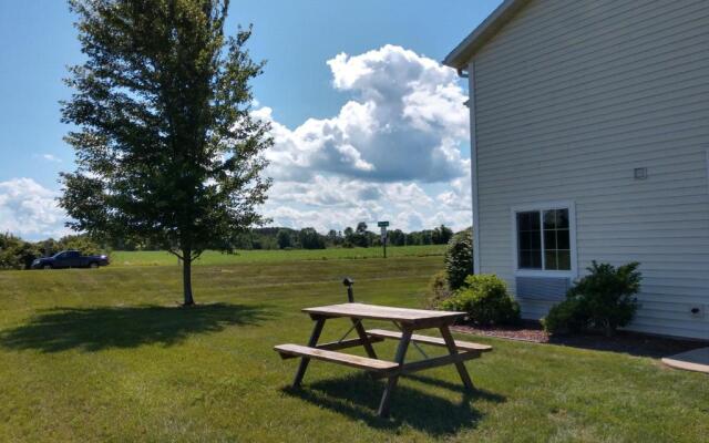 Cobblestone Inn & Suites - Clintonville