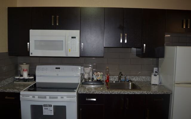 Econo Lodge Inn & Suites