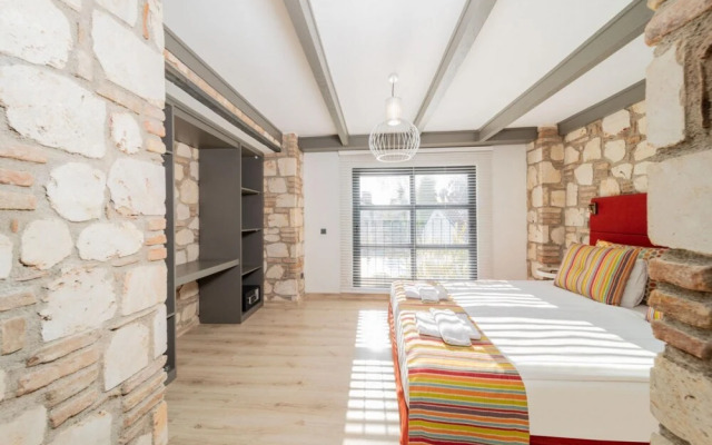 Excellent Hotel Room Near Hadrian s Gate