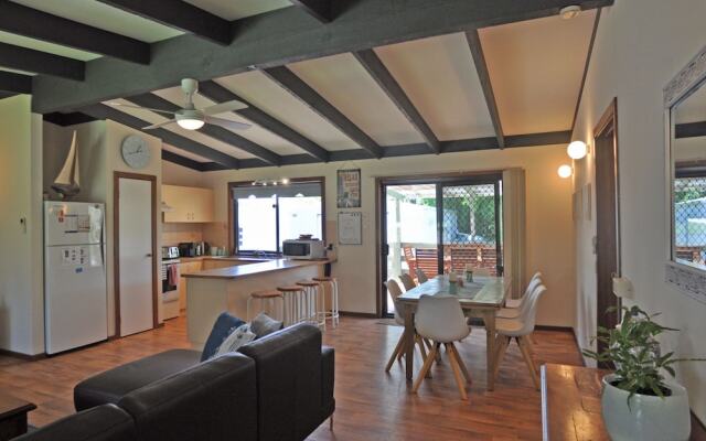 Inlet Dreaming - Free Wifi