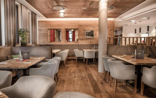 AlpenParks Hotel & Apartment Orgler