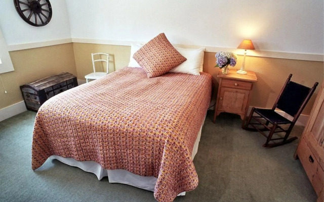 Valley Ford Hotel