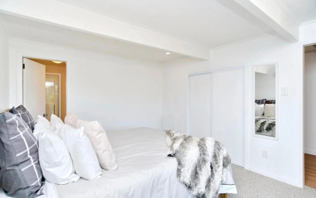 Akaroa Harbour View - Christchurch Holiday Homes