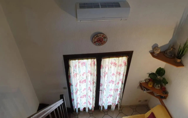 Studio Mezzanine vue port et mer