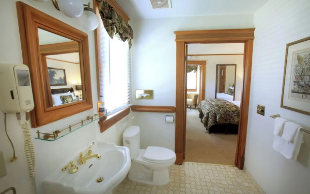 The Charles Pacific Grove - Artfully Designed Inclusive Inn