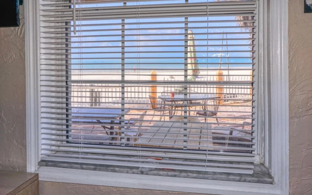 Misty Isles Redington Beachfront Suite 2