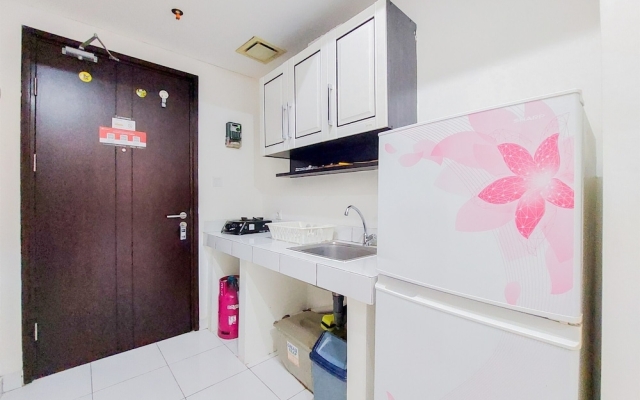 Simply Look And Homey Studio At Casa De Parco Apartment