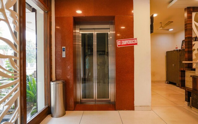 Fabhotel V Grand