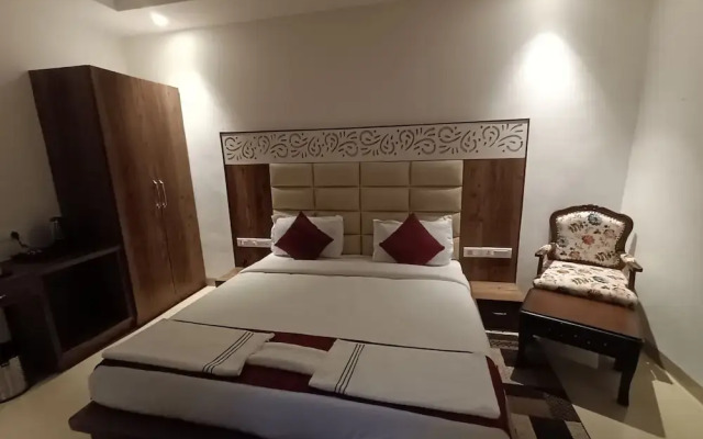 RR Hotel and Resort