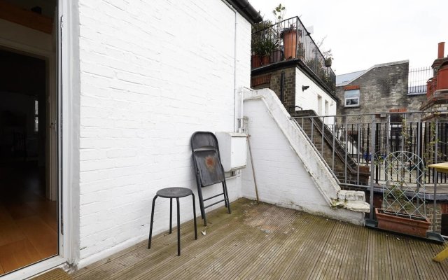 East London 1 Bedroom Flat With Terrace