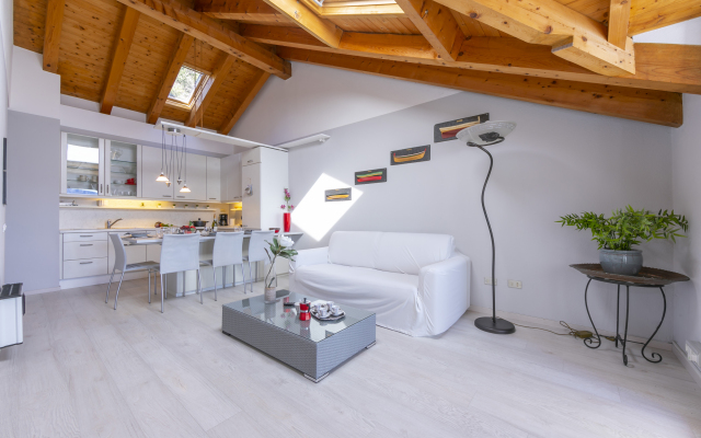 Blu Lake Apartment on Ghiffa Beach