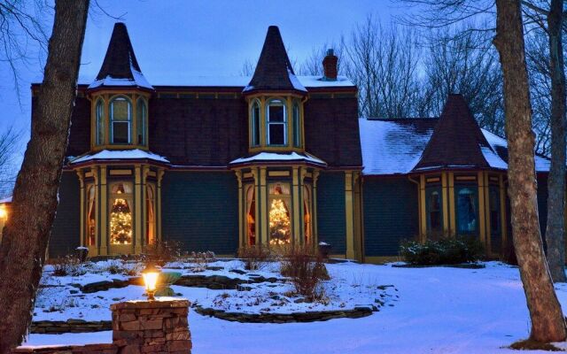 Rose Manor Inn B & B