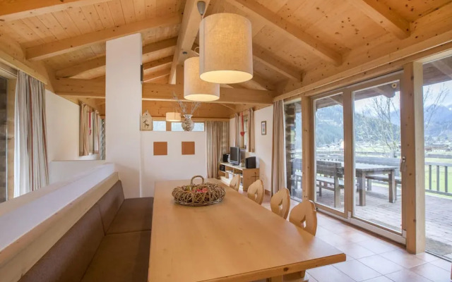 Modern Chalet With Sauna Near Konigsleiten