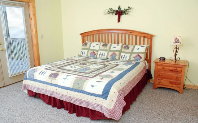 MOUNTAINTOP EXPERIENCE - 4 Br Cabin