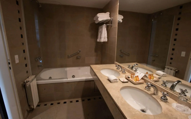 Cacique Inacayal Lake & Spa Hotel