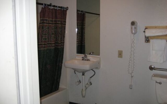 Mustang Inn & Suites
