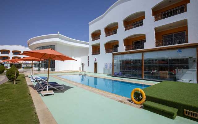 Naama Waves Hotel