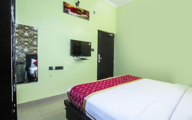 OYO 8680 Hotel Vaishnavi Inn