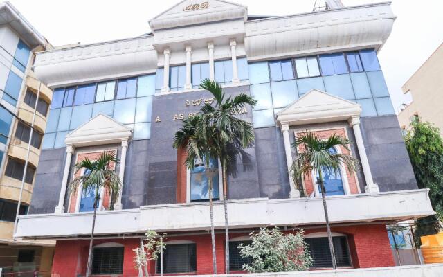 OYO The Royal International Hotel