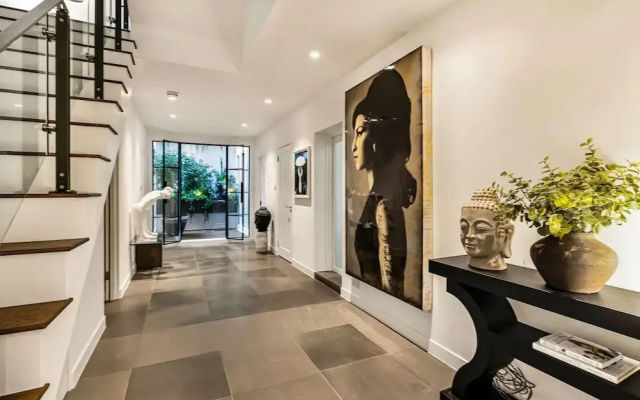 Luxury 3BR Mews Home w Courtyard AC Terrace