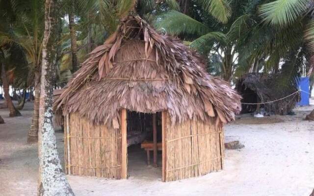 Cabins in Asserya Island - San Blas paradise - meals included