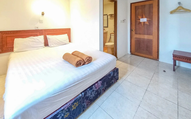 D Hans Hotel Syariah RedPartner near Wisata Religi Sunan Ampel Surabaya – Guest Rooms – Surabaya