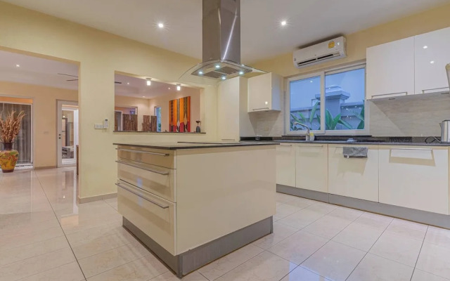 Tropical Luxury 4BR Pool Villa w Game Area