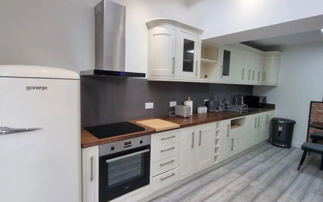 St Albans Stylish Suite With Kitchenette