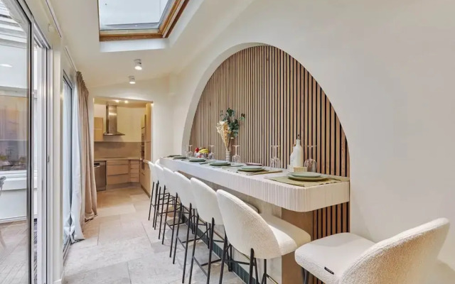 Terrace Apartment Trocadero Eiffel Tower by Studio Prestige