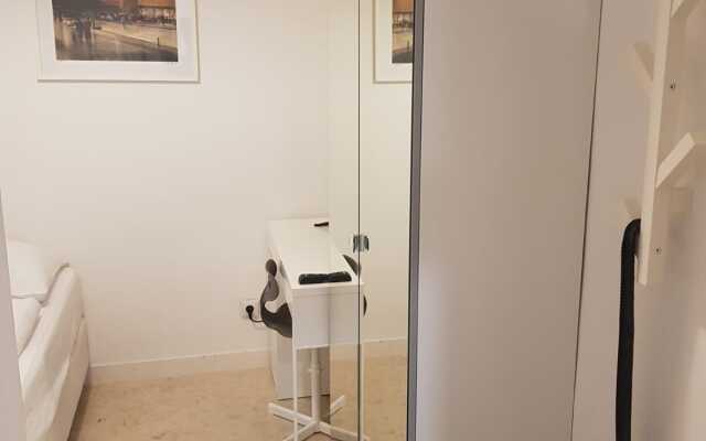 Bright and Cozy Studio Near City Center