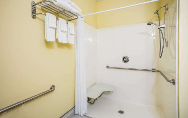 Days Inn & Suites by Wyndham Augusta Near Fort Eisenhower