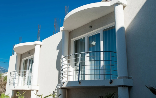 Open Sea Luxury Apartments