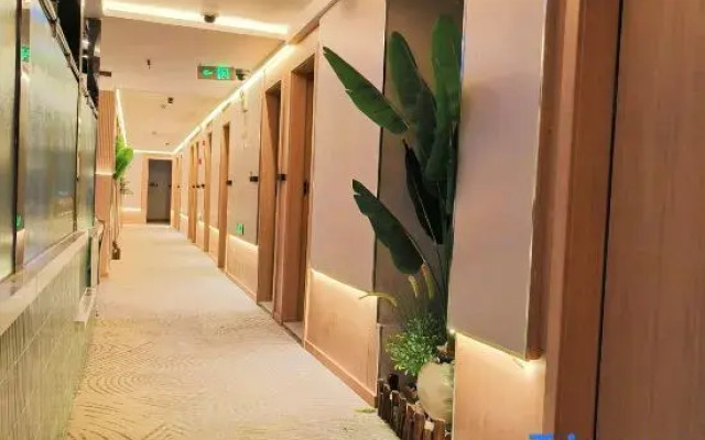 Shanghai Puyi Hotel (Yuyuan Laoximen Subway Station Branch)