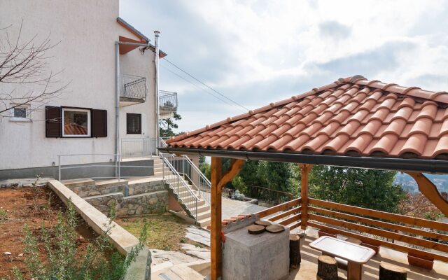Lovely Apartment in Veprinac With Private Terrace