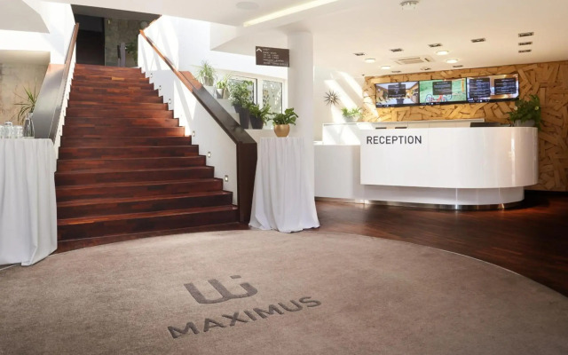 Maximus Resort