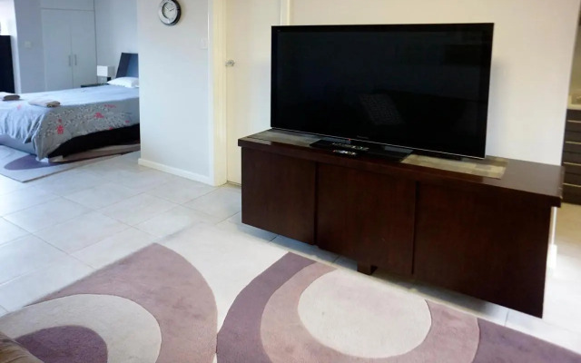 Studio 4 - ground floor Fremantle apartment