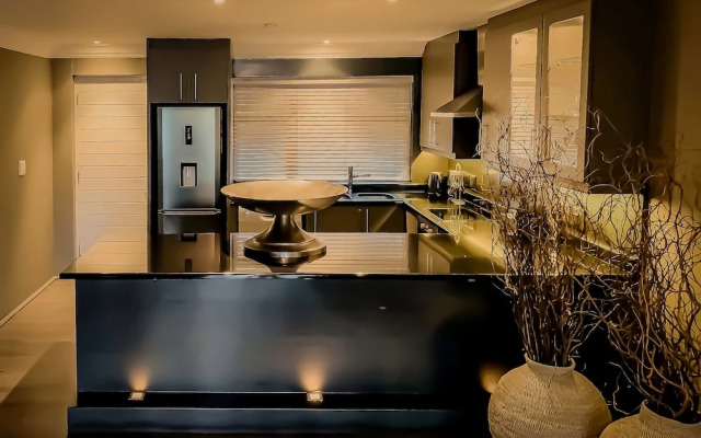 Hillhouse 302 - Near Two Oceans Aquarium