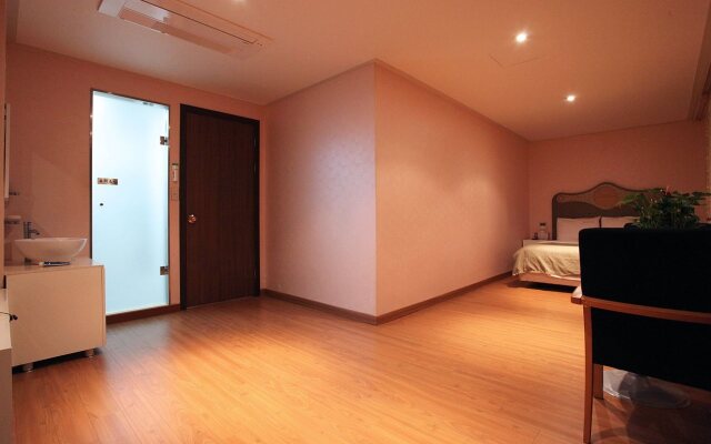 Yuwon Hotel